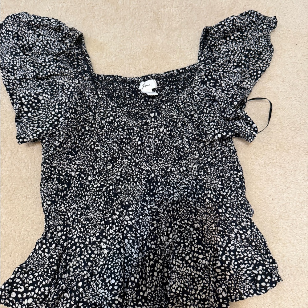 Women's Black and White Top